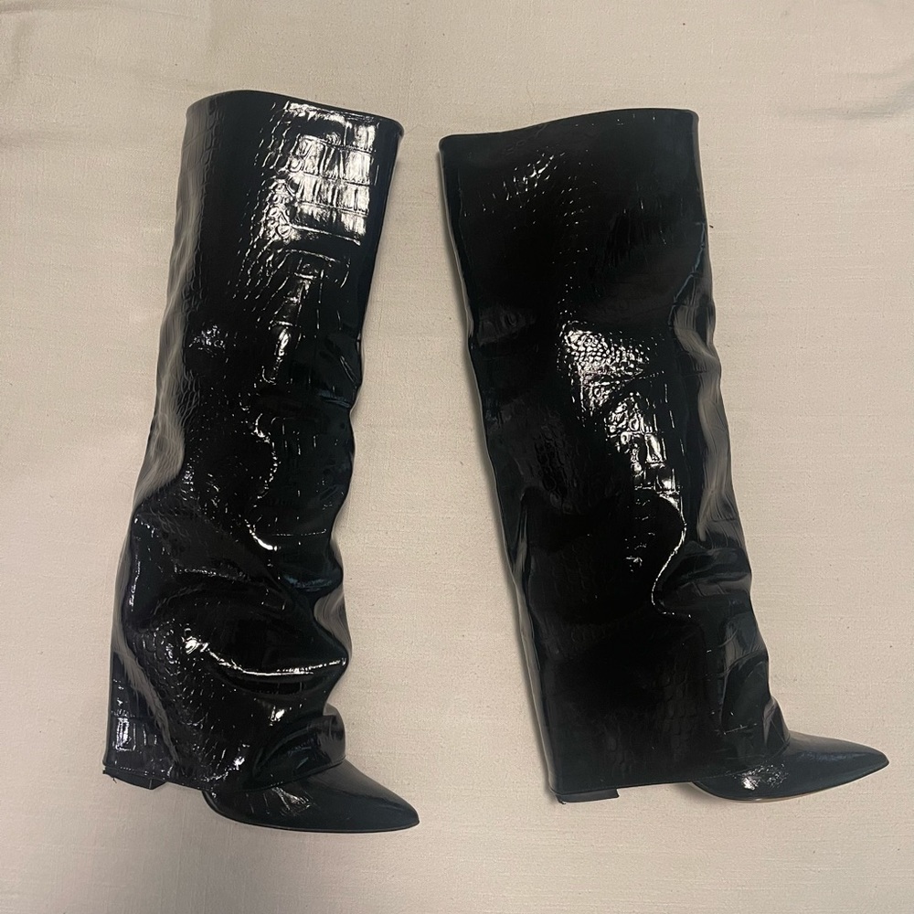 Steven Madden black boot